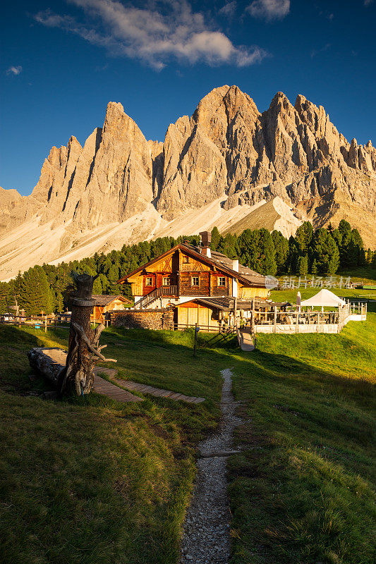 Rifugio Odle在白云石山脉